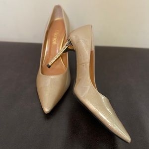 JReneeHigh pointy toe pumpgold metal embossed heel